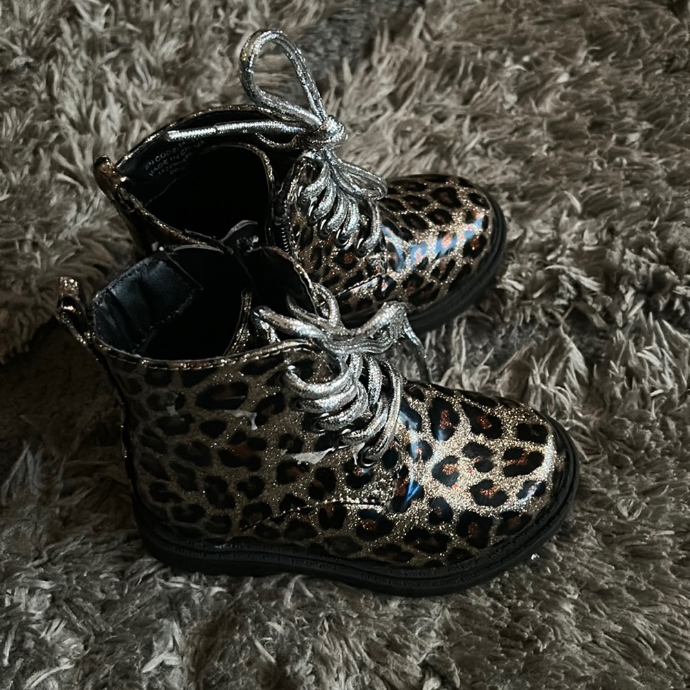 Gold silver leopard print.